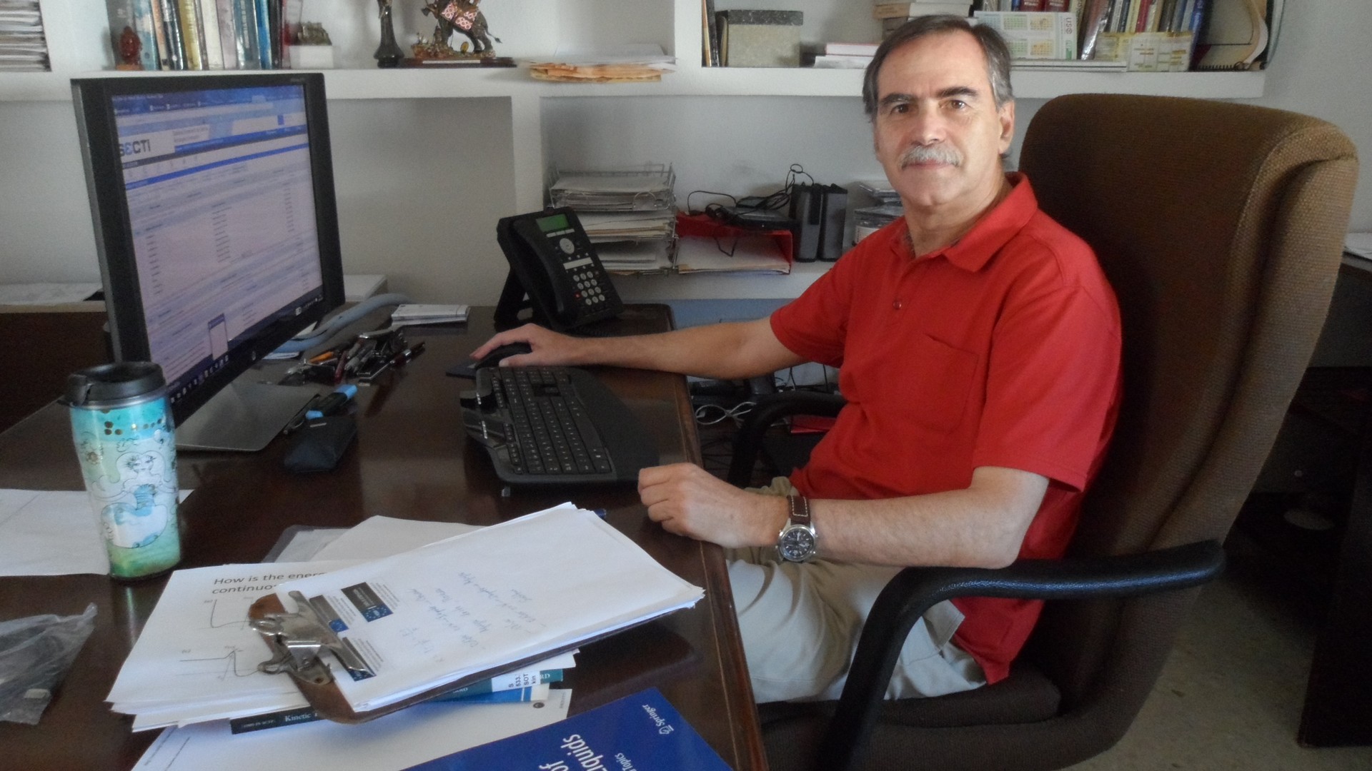 Time-delayed Newton’s cooling law. Application to the Mpemba effect