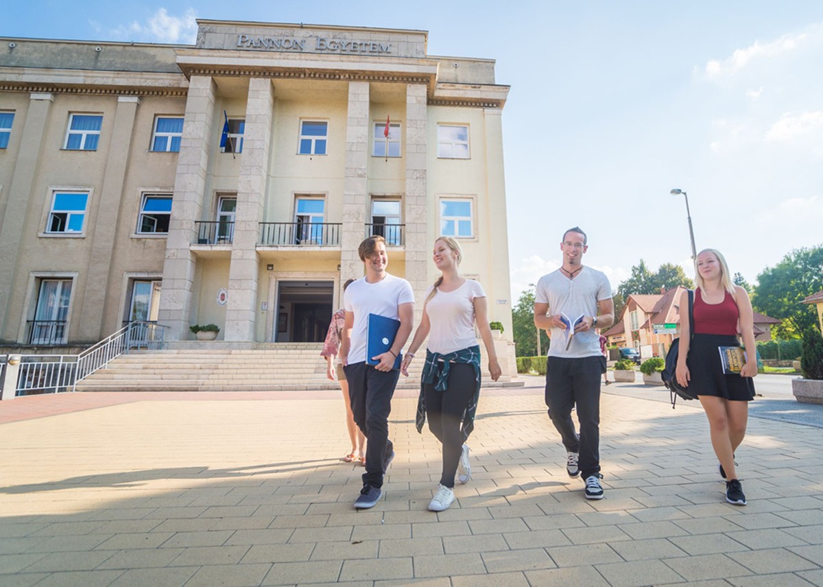 nyilt nap foto 2016 300x214